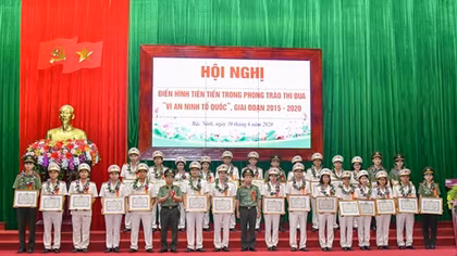 ĐH Kỹ thuật-Hậu cần CAND tôn vinh điển hình tiên tiến trong phong trào thi đua