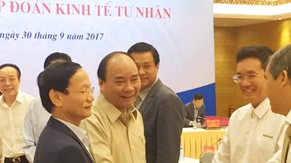 Thủ tướng đối thoại chính sách với 14 tập đoàn kinh tế tư nhân 
