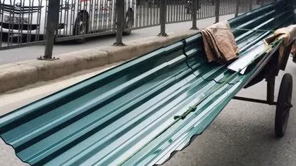 Thêm một nạn nhân bị tôn trên xe thô sơ cứa vào cổ làm tử vong