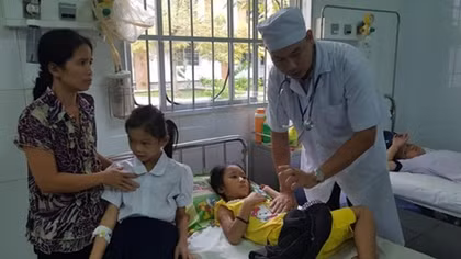 Vụ 400 học sinh tiểu học ngộ độc sữa miễn phí: Phát hiện thêm 1 loại "sữa lạ"