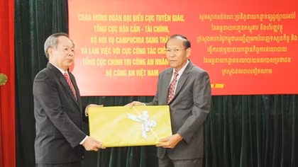 Công an Việt Nam và Campuchia trao đổi kinh nghiệm về công tác báo chí, xuất bản, bảo tàng