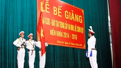 Khóa học có 113 học viên an ninh được phong quân hàm trước niên hạn