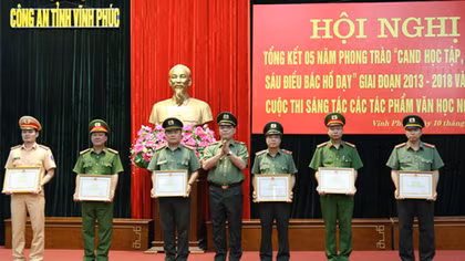Công an các địa phương tuyên dương tập thể, cá nhân làm theo lời Bác dạy