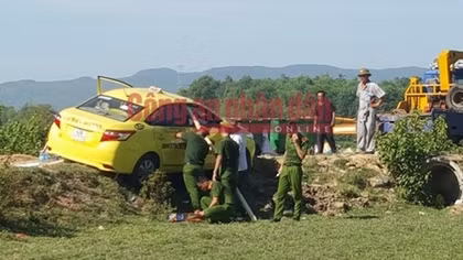 (CHẤN ĐỘNG) Phát hiện xác tài xế taxi nghi bị sát hại ở Đà Nẵng