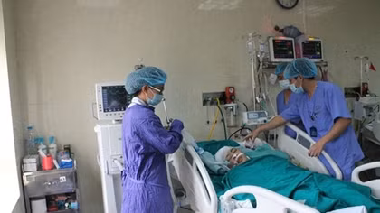 Bác sĩ ngạt thở cấp cứu người bị TNGT và “ma men” trong dịp Tết