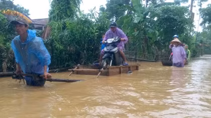 Lũ chồng lũ ở Hà Tĩnh: Khó khăn thêm chồng chất