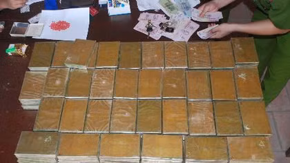 Triệt xóa đường dây vận chuyển 150 bánh heroin với "chiêu" cất giấu cực "độc"