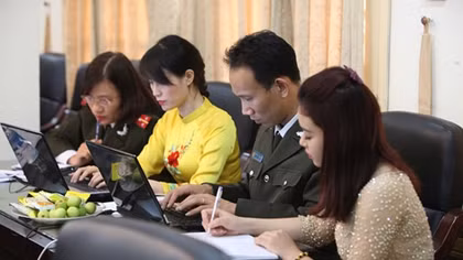 Trong "thế giới phẳng", tại sao càng phải "Nhân văn - Tin cậy - Kịp thời"