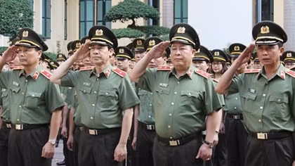Hôm nay (6-6), toàn lực lượng CAND sử dụng trang phục xuân hè cải tiến