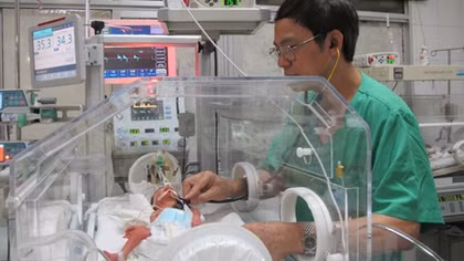 Bé Gấu - con trai Thiếu úy Đậu Thị Huyền Trâm: "Con phải sống cả phần đời của Mẹ"