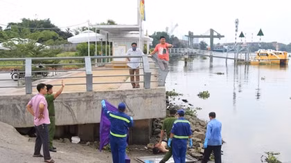 Phát hiện thi thể bảo vệ dân phố trên sông