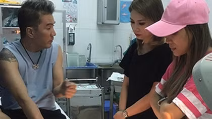 Đàm Vĩnh Hưng phải khâu 10 mũi do gặp nạn đêm trước liveshow