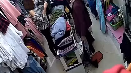 Trộm áo da, trộm luôn quần áo bà bầu