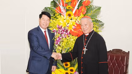 Lãnh đạo Bộ Công an chúc mừng Tòa Giám mục và giáo dân Giáo phận Hà Nội
