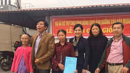 Trao tặng con giống đến nông dân khó khăn xã Giao Phong