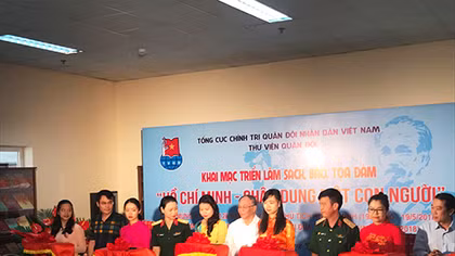 Triển lãm "Hồ Chí Minh chân dung một con người"