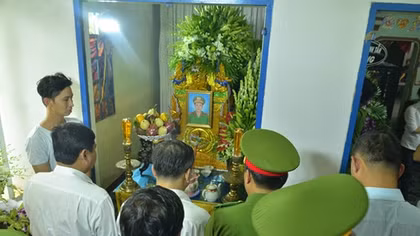 Có một chiến sĩ vừa hy sinh đêm qua