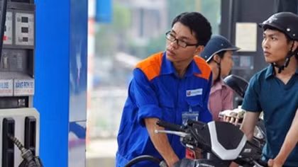 Xăng bất ngờ giảm giá vào chiều nay