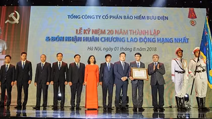 PTI đón nhận huân chương lao động hạng Nhất