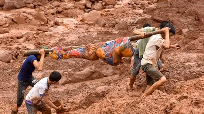 Những hình ảnh nhói lòng ở vùng lũ quét, sạt lở đất