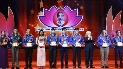 Vinh danh 20 gương mặt Thanh niên tiên tiến tiêu biểu làm theo lời Bác