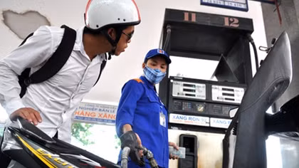 Xăng lại tăng giá từ 15h chiều nay (18-2)