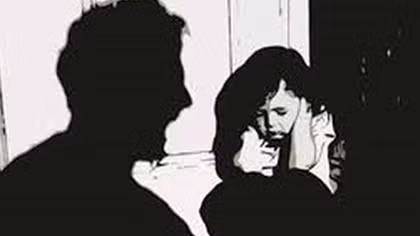 “Yêu râu xanh” dụ cho tiền bé gái để thực hiện hành vi đồi bại