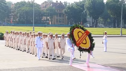 Lãnh đạo Bộ Công an vào Lăng viếng Chủ tịch Hồ Chí Minh