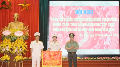 Biểu dương tập thể, cá nhân điển hình tiên tiến làm theo lời Bác