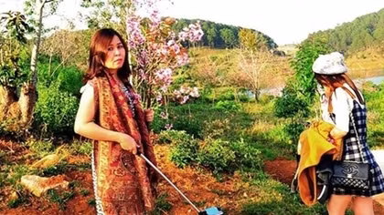 Sau khi bị "truy" trách nhiệm, nữ PGĐ Sở “cầm hoa” có bị xử phạt hành chính?