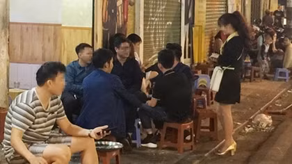 Nữ PG: Bên trong nụ cười là nước mắt