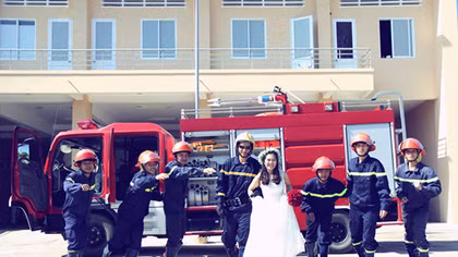 Bộ ảnh cưới cực "độc" của người lính Cảnh sát phòng cháy chữa cháy