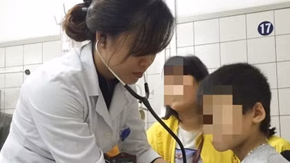 Đi tiểu ra máu vì ăn thịt bò khô nhuộm phẩm màu không nguồn gốc