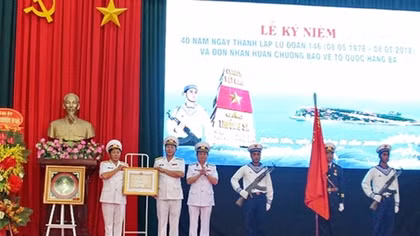 Lữ đoàn 146 Hải quân đón nhận Huân chương bảo vệ Tô quốc