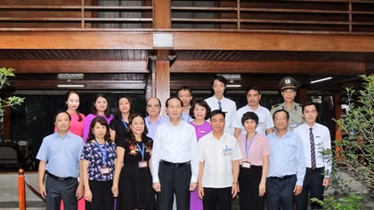 Chủ tịch nước Trần Đại Quang dâng hương tưởng niệm Chủ tịch Hồ Chí Minh 