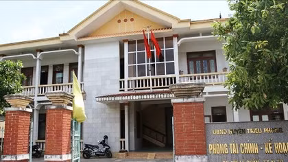 Xử phạt hành chính nam công chức sàm sỡ đồng nghiệp nơi công sở