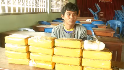 Vận chuyển 94.000 viên ma túy qua biên giới