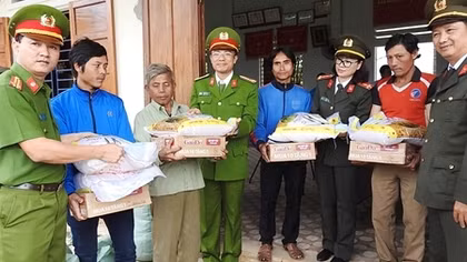 Ấm áp nghĩa tình với người dân vùng cách mạng Trà Tân