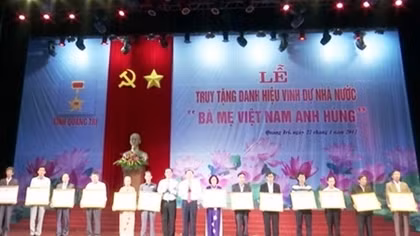 Trao và truy tặng danh hiệu cho 283 mẹ Việt Nam Anh hùng