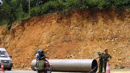 Xe cẩu đứt cáp khiến phụ xe tử vong