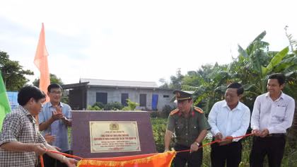 Khánh thành con đường liên thôn nặng nghĩa tình với dân