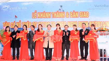 Thêm một tàu cá vỏ thép vươn khơi