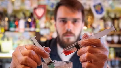 Món cocktail độc đáo trong mùa dịch COVID-19 tại Moscow