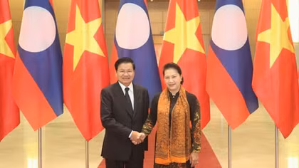 Chủ tịch Quốc hội Nguyễn Thị Kim Ngân hội kiến Thủ tướng Lào