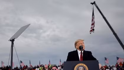 Ông Trump nói đảng Dân chủ sẽ làm trì hoãn kế hoạch tiêm vaccine COVID-19