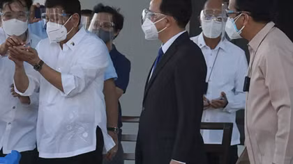 Philippines nhận lô vaccine COVID-19 đầu tiên từ Trung Quốc