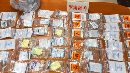 Bé gái 12 tuổi mang 142 mẫu máu vào Hong Kong để xét nghiệm giới tính