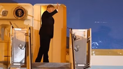 Những bức hình đầu tiên của Tổng thống Trump tại Hà Nội