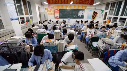 10 triệu sĩ tử Trung Quốc khốn đốn vì COVID-19 