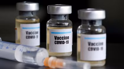 Nhân viên công ty dược phẩm Trung Quốc tình nguyện tiêm vaccine COVID-19